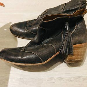 Catarina Martins Western Booties